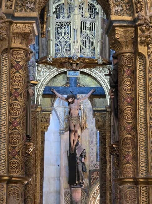 From Nazaré - Tomar, Fátima, Batalha, Alcobaça, & Óbidos - Starting Bright and Early