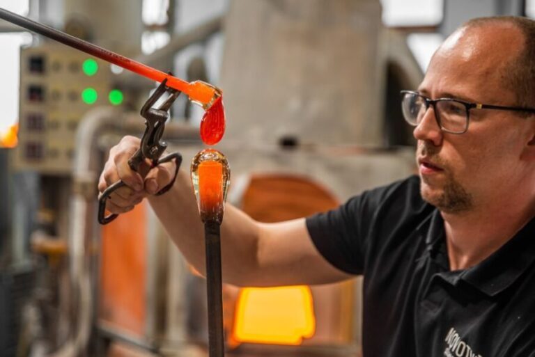 From Prague: Bohemian Glass Crystal Private Tour with Lunch - What Makes It Worth the Price?