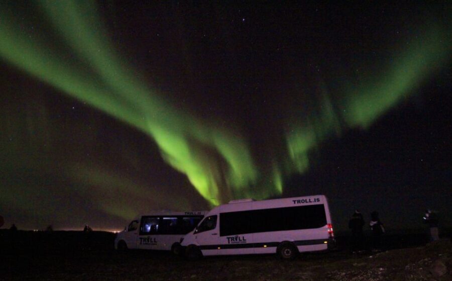 From Reykjavík: Northern Lights Tour with Hot Cocoa & Photos - The Experience of Hot Cocoa and Photos