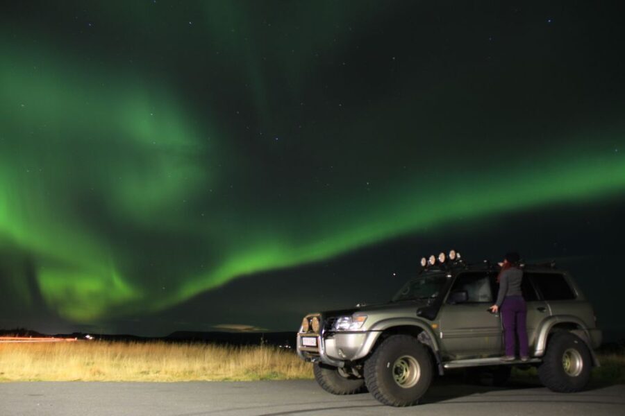 From Reykjavík: Spot the Northern Lights with Snacks & Drink - The Journey in Detail