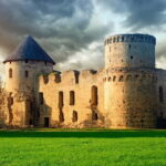 From Riga: Bauska, Rundale and Jelgava Private Full-Day Trip - First Stop: Bauska Castle — Medieval Majesty