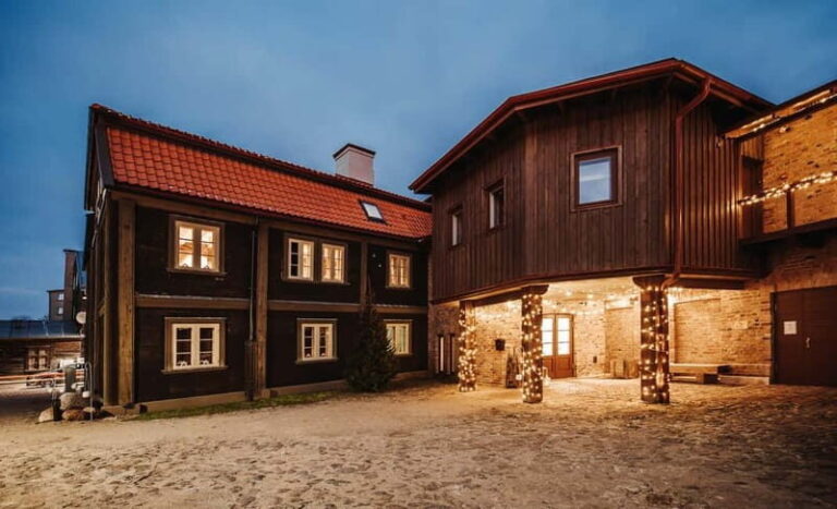 From Riga: Hill of Crosses and Jelgava Day Trip and back. - What Could Be Better