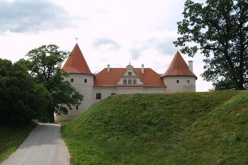 From Riga: Trip to Hill of Crosses, Rundale Palace & Bauska - The Practical Bits and What You Get