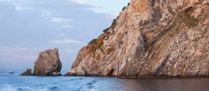 From Roses: Cruise on Costa Brava to Cadaqués - Who Should Consider This Experience?