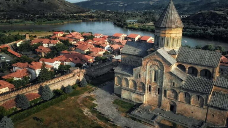 From Tbilisi: Jvari Monastery, Uplistsikhe & Mtskheta Tour - Transportation and Group Dynamics