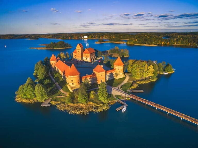 From Vilnius: tour to Trakai with kybynai tasting - The Food: Kybynai Tasting