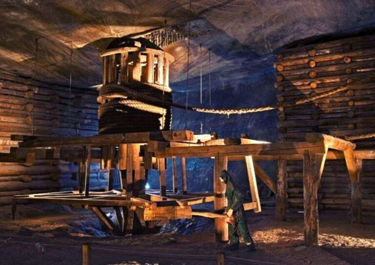 From Warsaw: Krakow & Wieliczka Small Group Tour with Lunch - What You Get for the Price