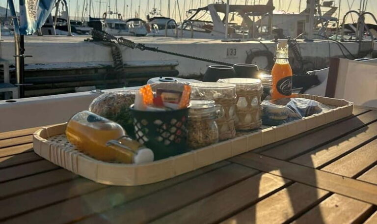 Fuengirola: Sunrise Boat Tour with breakfast and drinks - Itinerary Breakdown