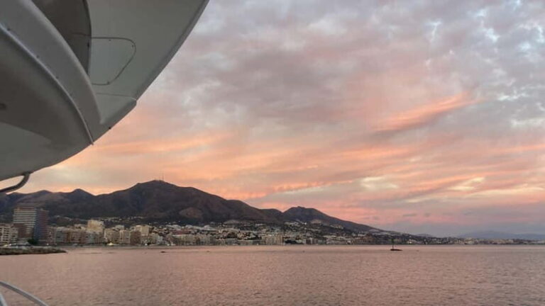 Fuengirola: Sunset Boat Tour - Cocktail Dinner & Champagne - Who Should Book This Tour?