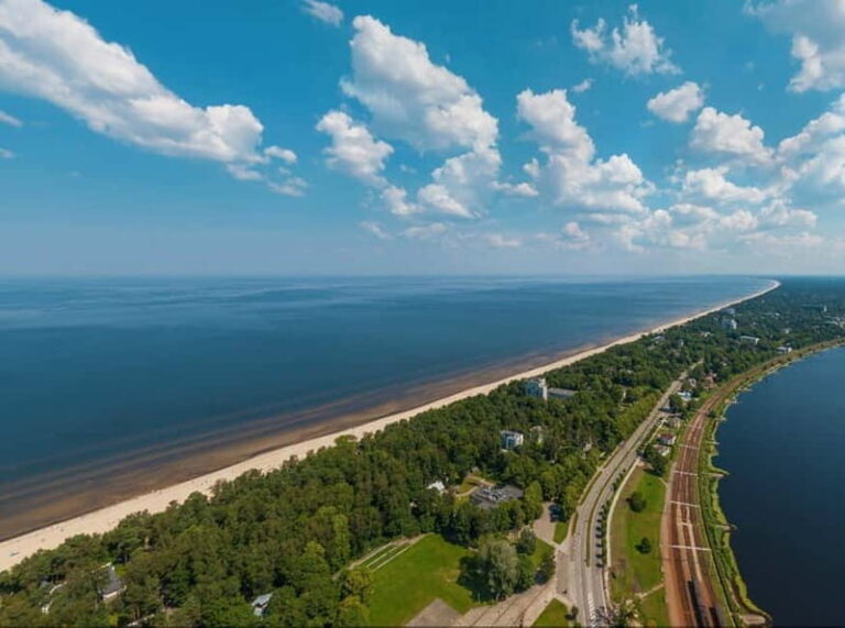 Full Day in Jurmala and Kemeri National Park - Discovering Jurmala: Beaches, Villas, and Heritage