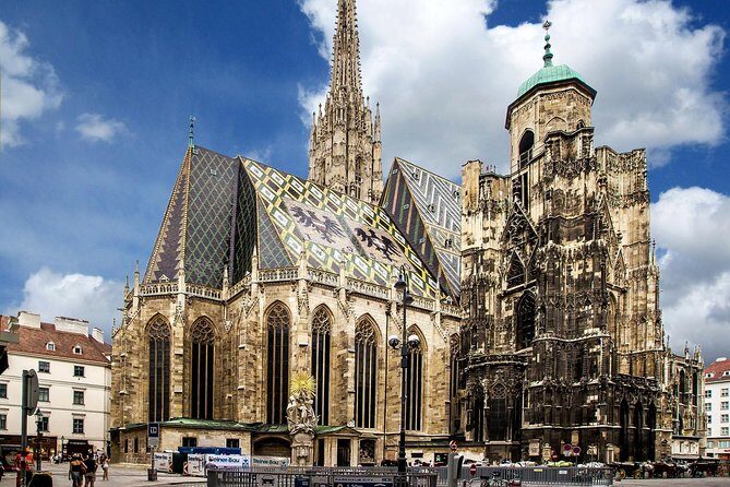 Full day PRIVATE GUIDED VIENNA tour from Budapest with lunch and drinks - The Practical Details