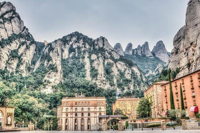 Full Day Private Tour of Montserrat and Winery from Barcelona with pick up - The Itinerary in Detail