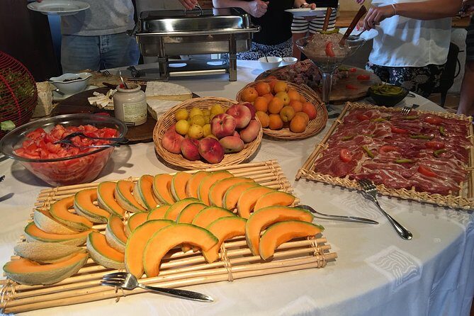 Full-day Saint-Emilion: Village, Undergrounds and Châteaux - The Pros and Cons