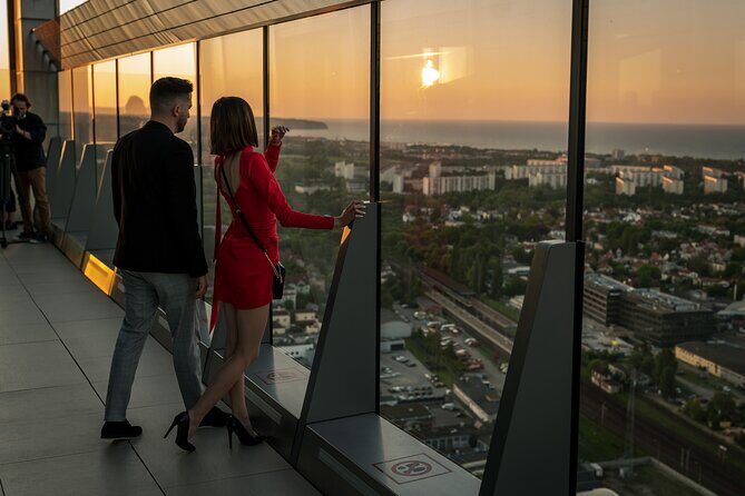 Gdask: Sky-High Views, Dinner&Cocktails - Olivia Star Top Floor - The Authenticity and Authentic Experiences