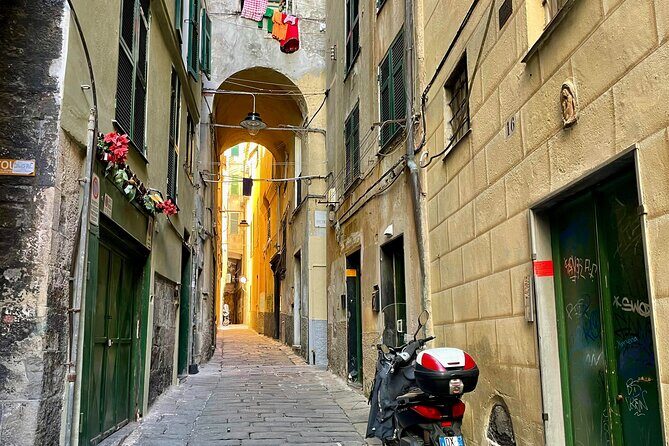 Genoa Old Town Discovery Private Walking Tour - A Closer Look at the Itinerary