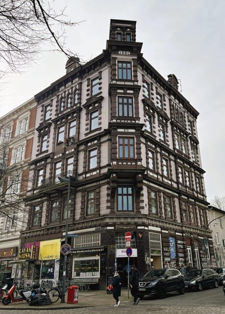 German guided insider tour of Hamburg's Schanzenviertel - Authentic Stories and Local Insights