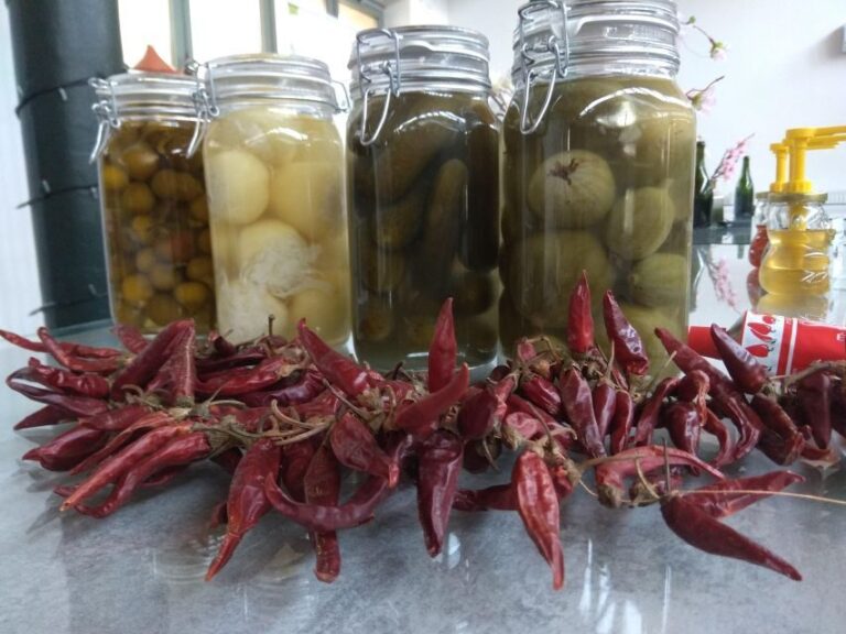 German tour in the Market Hall of Budapest with tastings - What You Can Expect on the Tour