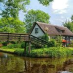 Giethoorn: 2 Hours 8 persons boat steeringwheel + cushions - What to Expect from the Itinerary
