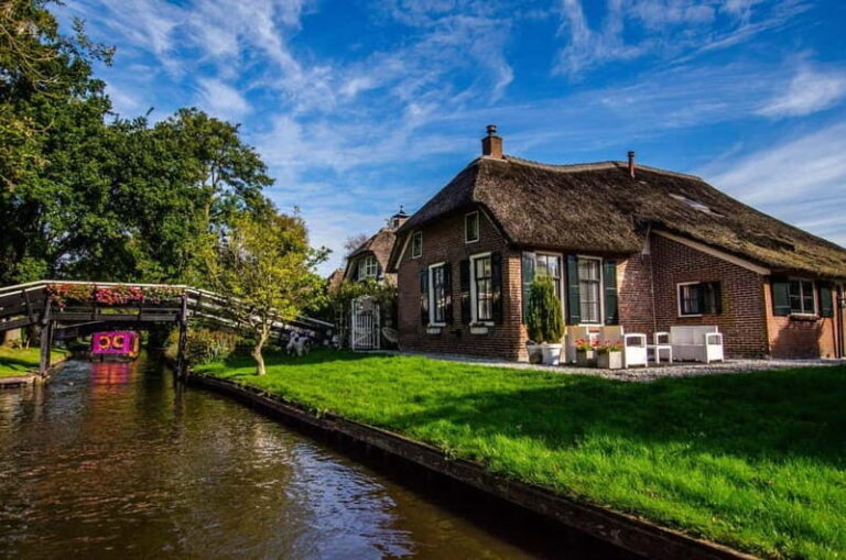 Giethoorn: Canal Cruise & lake Tour & Sightseeing Village - The Itinerary and Its Highlights