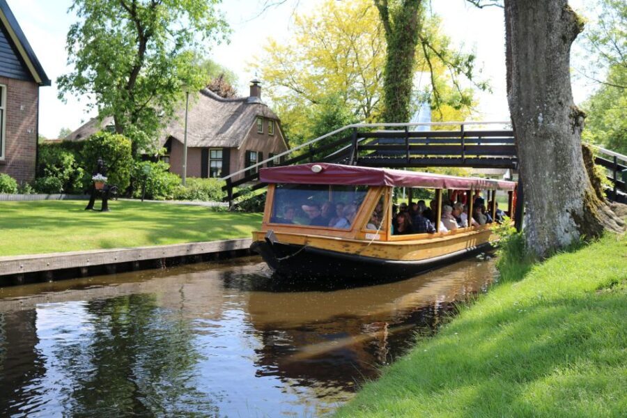 Giethoorn: Village & National Park Canal Cruise with Coffee - The Itinerary in Detail