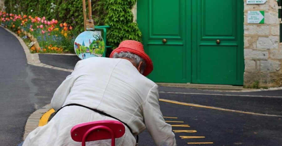 Giverny Village Walking Tour & Skip-the-Line to Monet Garden - The Gardens and Monet’s House: A Walk Through Art