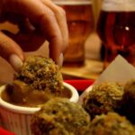 Glasgow: Beer Flight with a Haggis Taster in a Glasgow pub - The Itinerary in Detail