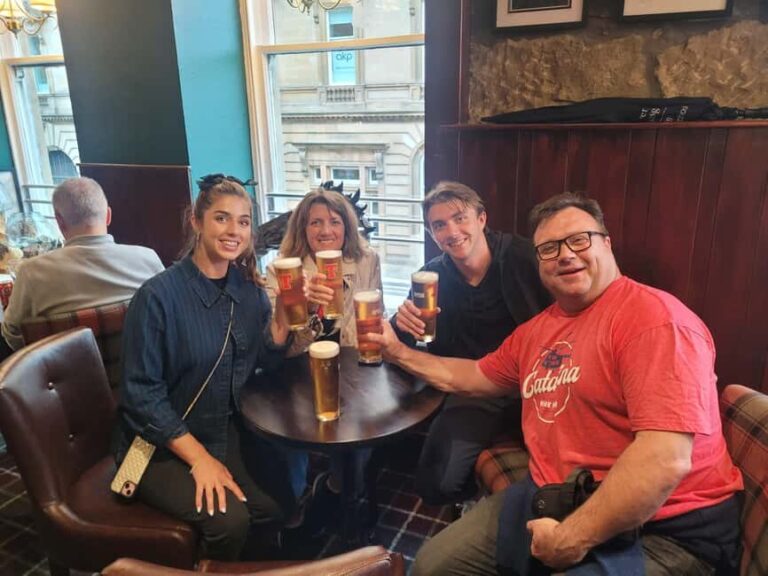 Glasgow: City Centre Group Walking Tour - The Meeting Point and Flexibility