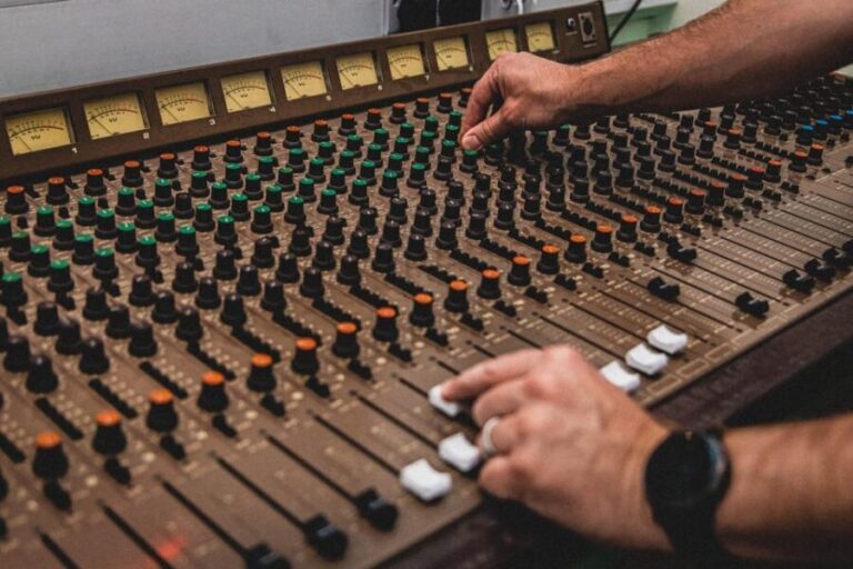 Glasgow: Stuck in the 90s... A Nostalgic Musical Escape Room - Who Is This Escape Room Perfect For?