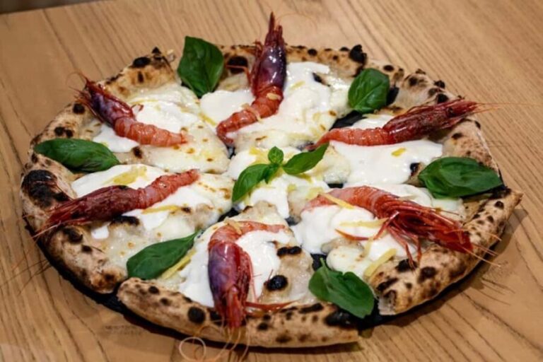 Gourmet Pizza Experience with Drinks and Dessert in Lecce - The Atmosphere and Host Experience