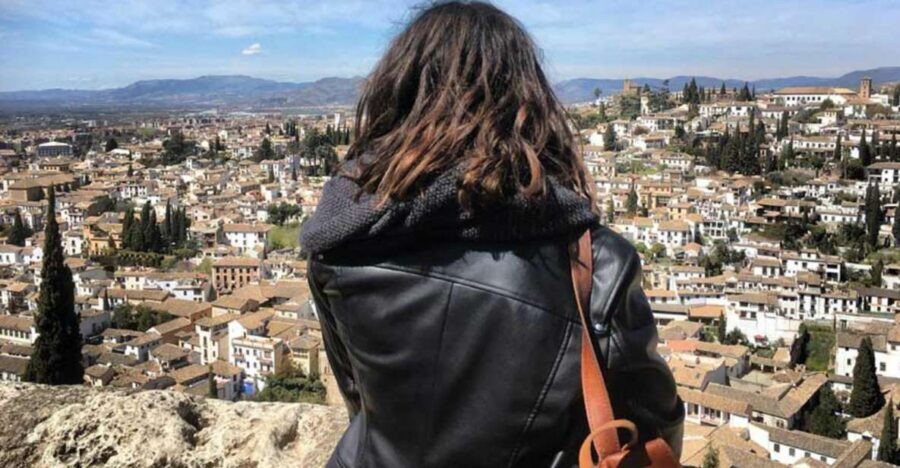 Granada Albaicín: 2.5-Hour Tapas & Drinks Walking Tour - The Guide and Group Dynamics