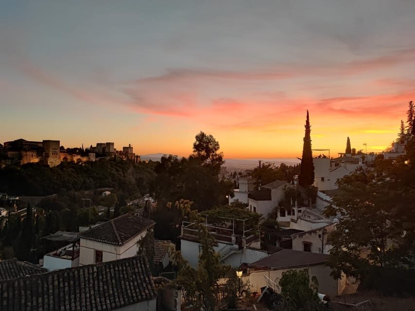 Granada: Albaicín and Sacromonte Sunset Tour & Flamenco Show - What Makes This Tour Stand Out?