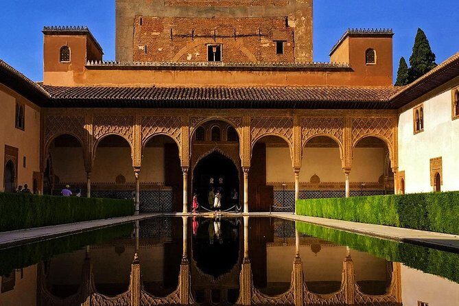Granada: Alhambra Comlex + Nasrid Palaces + Alcazaba Guided Tour - Who Will This Tour Suit Best?