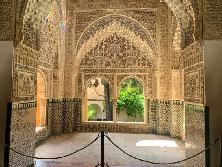 Granada: Alhambra Complex Guided Tour with Ticket - Detailed Breakdown of the Tour Experience