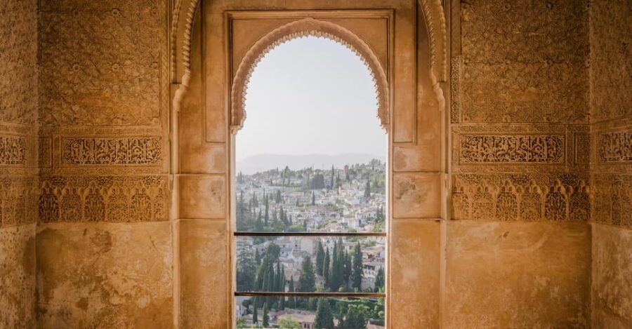 Granada: Alhambra & Nasrid Palaces Small Group Guided Tour - The Itinerary Breakdown