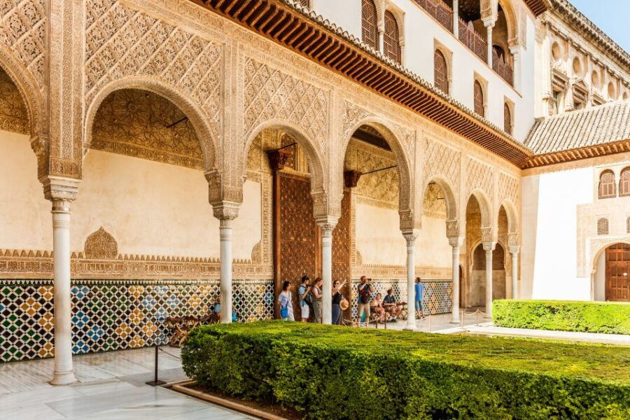 Granada: Alhambra & Nasrid Palaces Tour with Tickets - Final Thoughts: Is This Tour Right for You?
