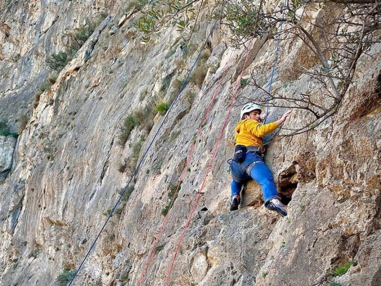 Granada: Rock climbing top-rope Placas Negras - What the Tour Includes