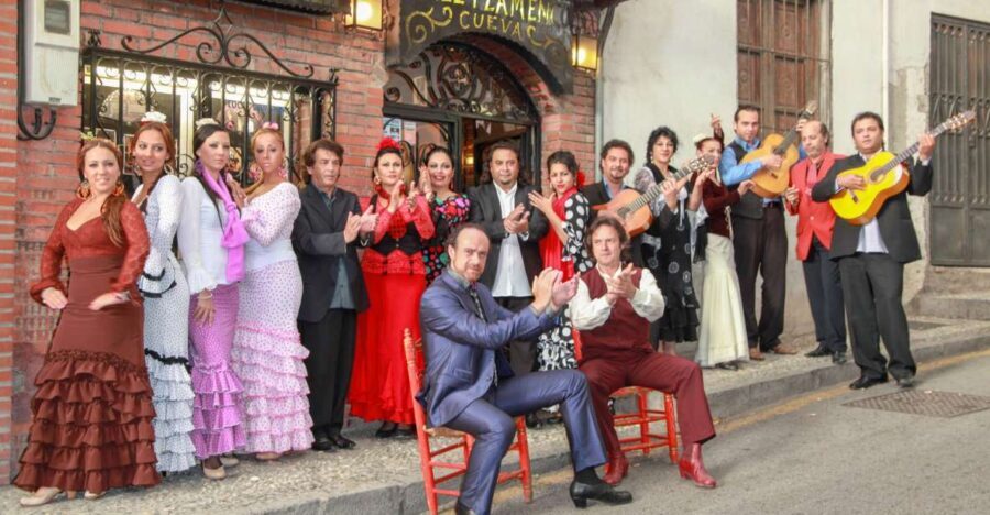 Granada: Sacromonte Caves Flamenco Show with Dinner - The Flamenco Performance: Passion at Close Range