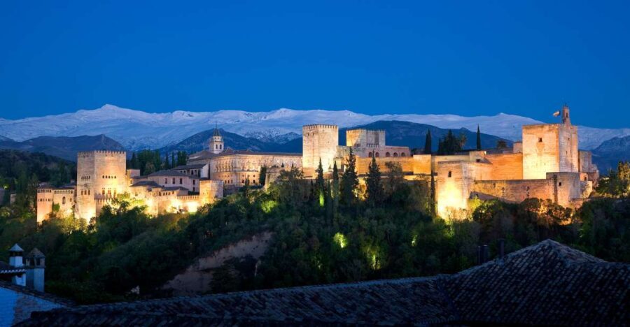 Granada: The Alhambra and Nasrid Palaces Guided Night Tour - The Value of This Tour