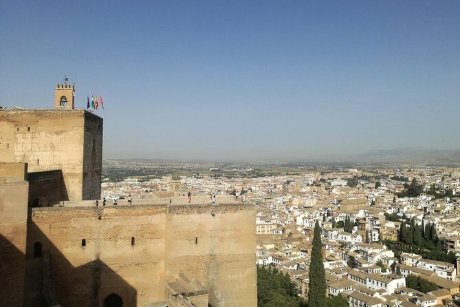 Granada : walking tour with a local guide - Key Points