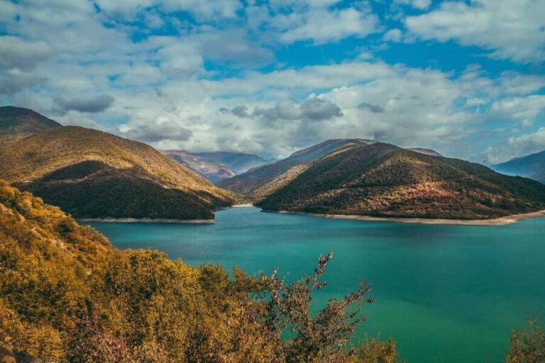 Gudauri: Zhinvali, Ananuri, and Gudauri Half-Day Tour - Jinvali Water Reservoir: A Picture-Perfect Start