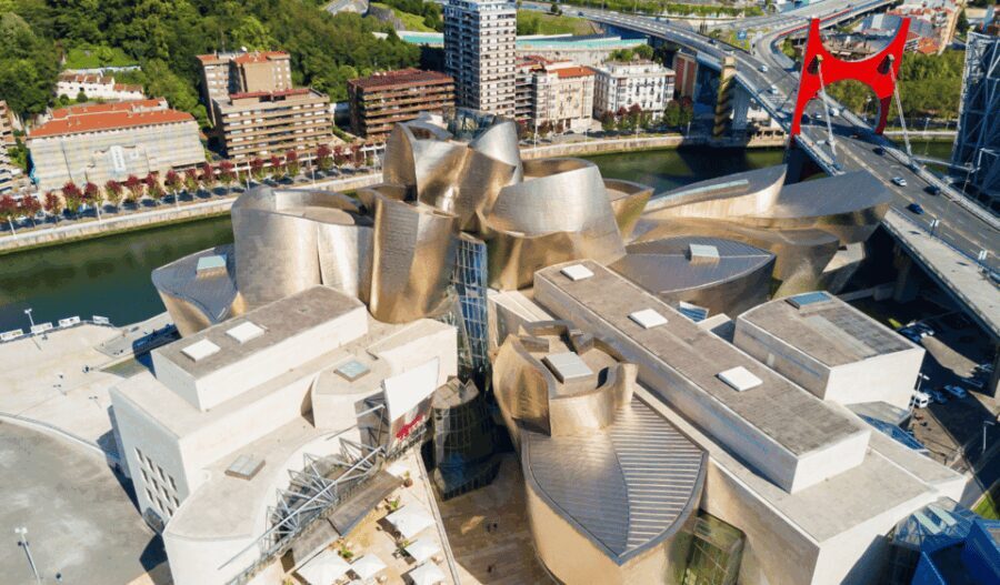 Guggenheim Museum Bilbao Private Tour with Official Guide - What You Can Expect Inside the Museum