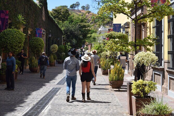 Guided Full Day Tour to Tequila and Cantaritos el Guero - The Experience of the Guides