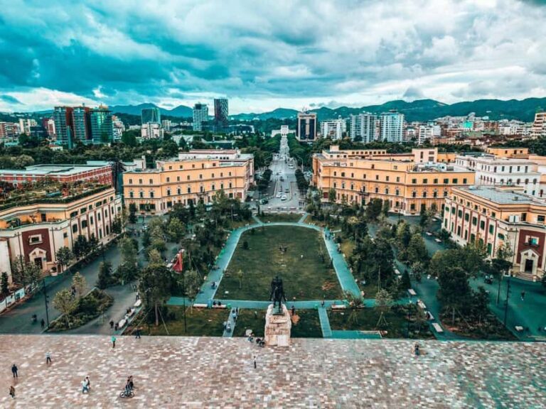 Guided tour in Tirana - discoveries, history, culture (in FRENCH) - In-Depth Analysis of the Experience