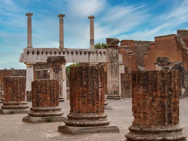 Guided tour of Pompeii ruins and Naples historic center - The Experience in Action