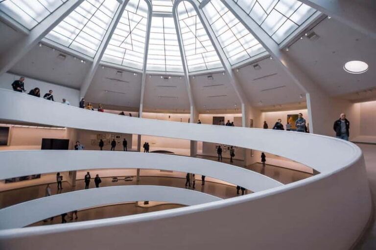 Guided tour of the exterior and access to the Guggenheim Museum (ES) - What You’ll Learn During the Guided Exterior Tour