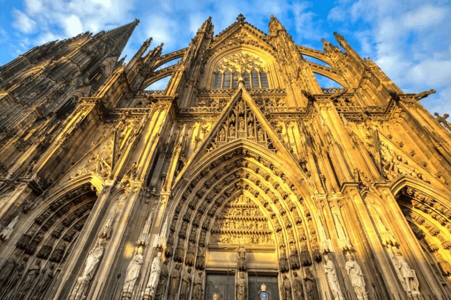 Guided tour of the historic center of Colonia - The Cologne Cathedral: The Tour’s Crown Jewel