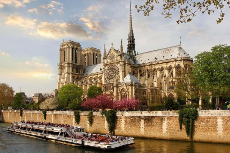 Guided tour to discover Notre Dame de Paris and Île de la Cité - Final Thoughts: Who Should Consider This Tour?