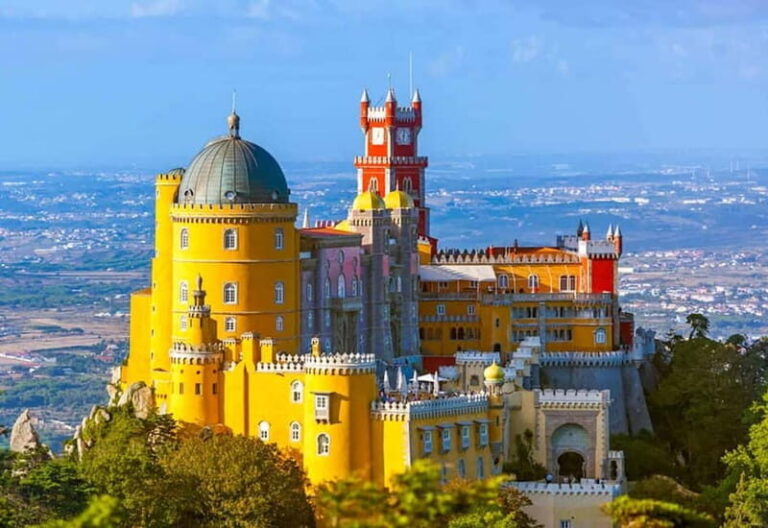Guided Tour to Sintra, Pena,Regaleira,Cabo da Roca & Cascais - Exploring Sintra: The Charm of the Old Town and the Palaces
