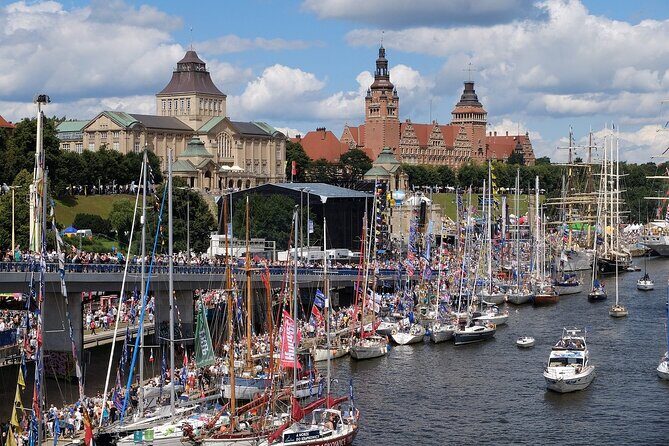Guided Walking Tour in Szczecin - Group Size and Meeting Details