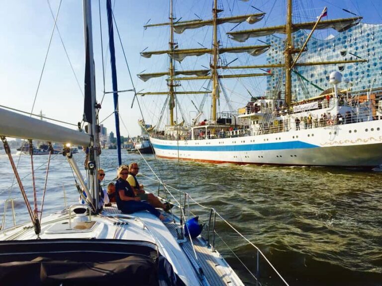 "Hafengeburtstag Hamburg" 2024. Cruise&Sail from/to Wedel - The Itinerary: A Closer Look